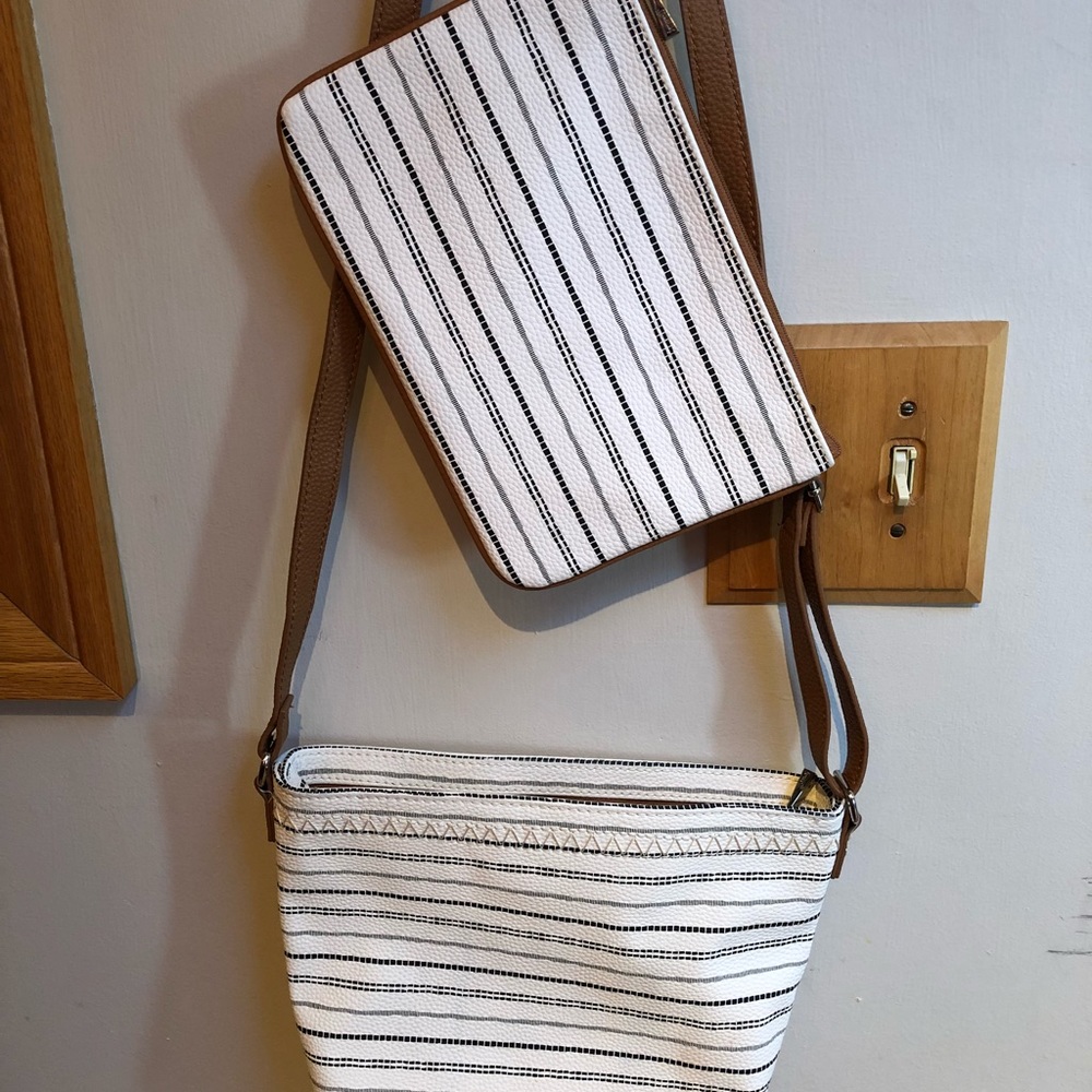 Thirty one cafe Crossbody And Wristlet.